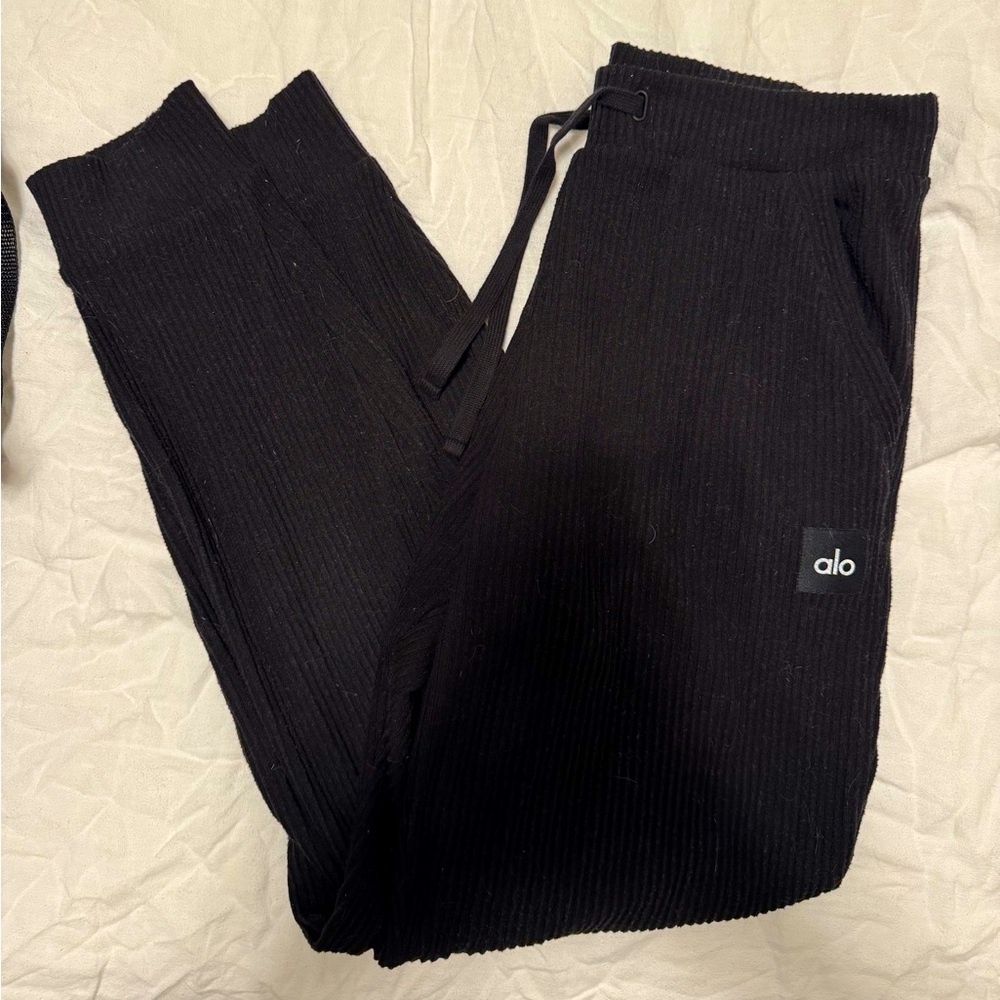Alo yoga black ribbed joggers in a size medium!